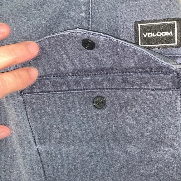 Volcom 32 Blue Gray Flat Front Surf & Turf 4 way stretch shorts - Picture 4 of 10